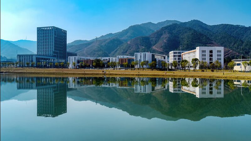 工业级航空插头：揭秘其价格背后的价值**